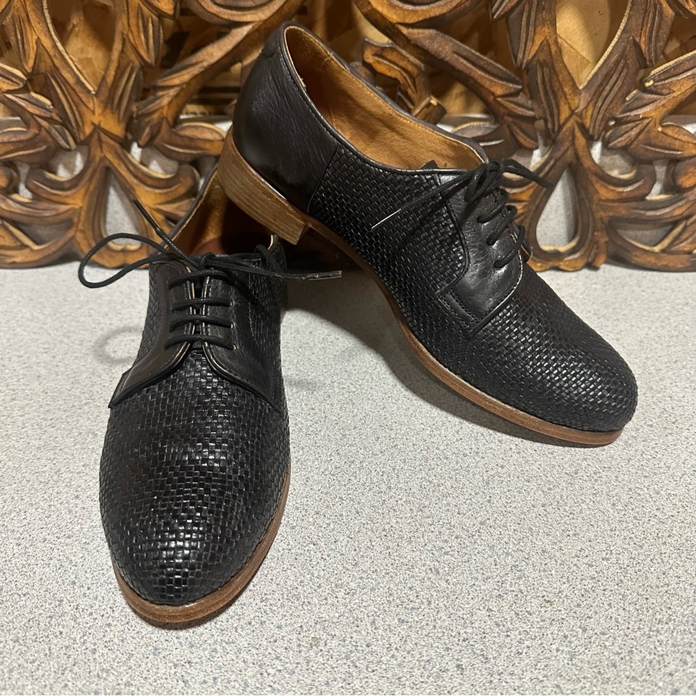 Vintage black woven Oxford shoes